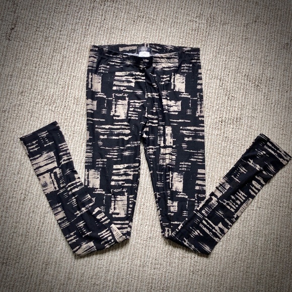 🍀2 for $10🍀 GUILTY leggings - Picture 1 of 2